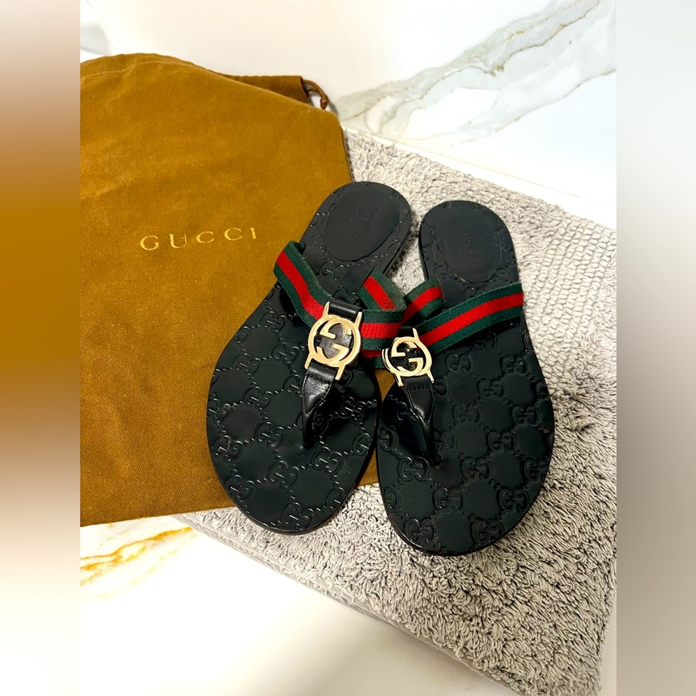 Pre-owned Gucci Auth Women 6-1/2 US Black Embossed Web GG Thong Sandal Flats.